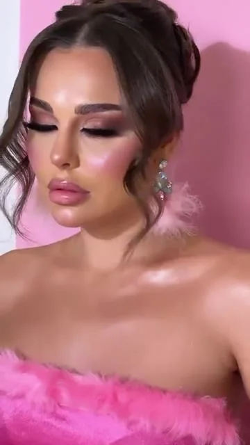 مكياج مناسبة وردي